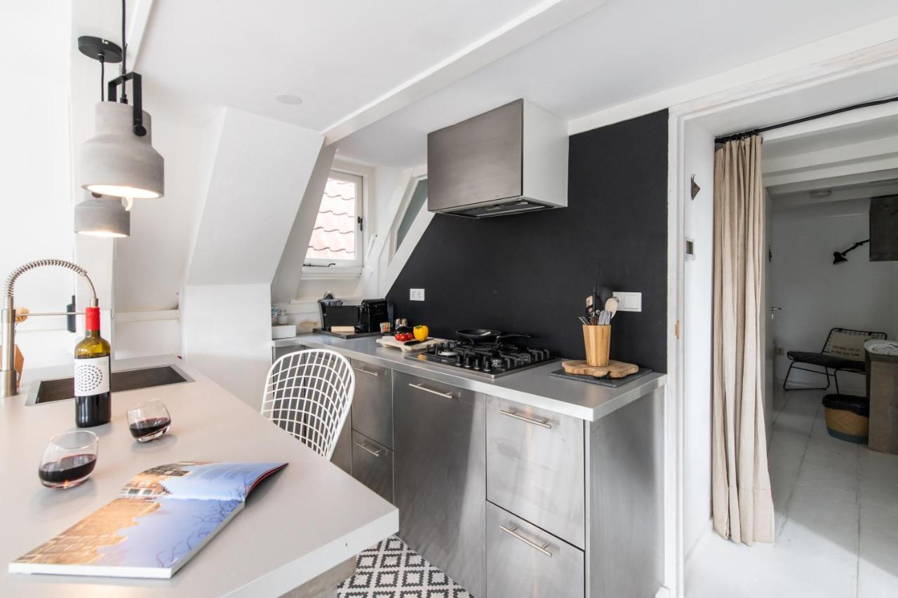 Two Bedroom Apartment In Historic Canalhouse From 1618 - City Centre Amsterdam Exterior photo