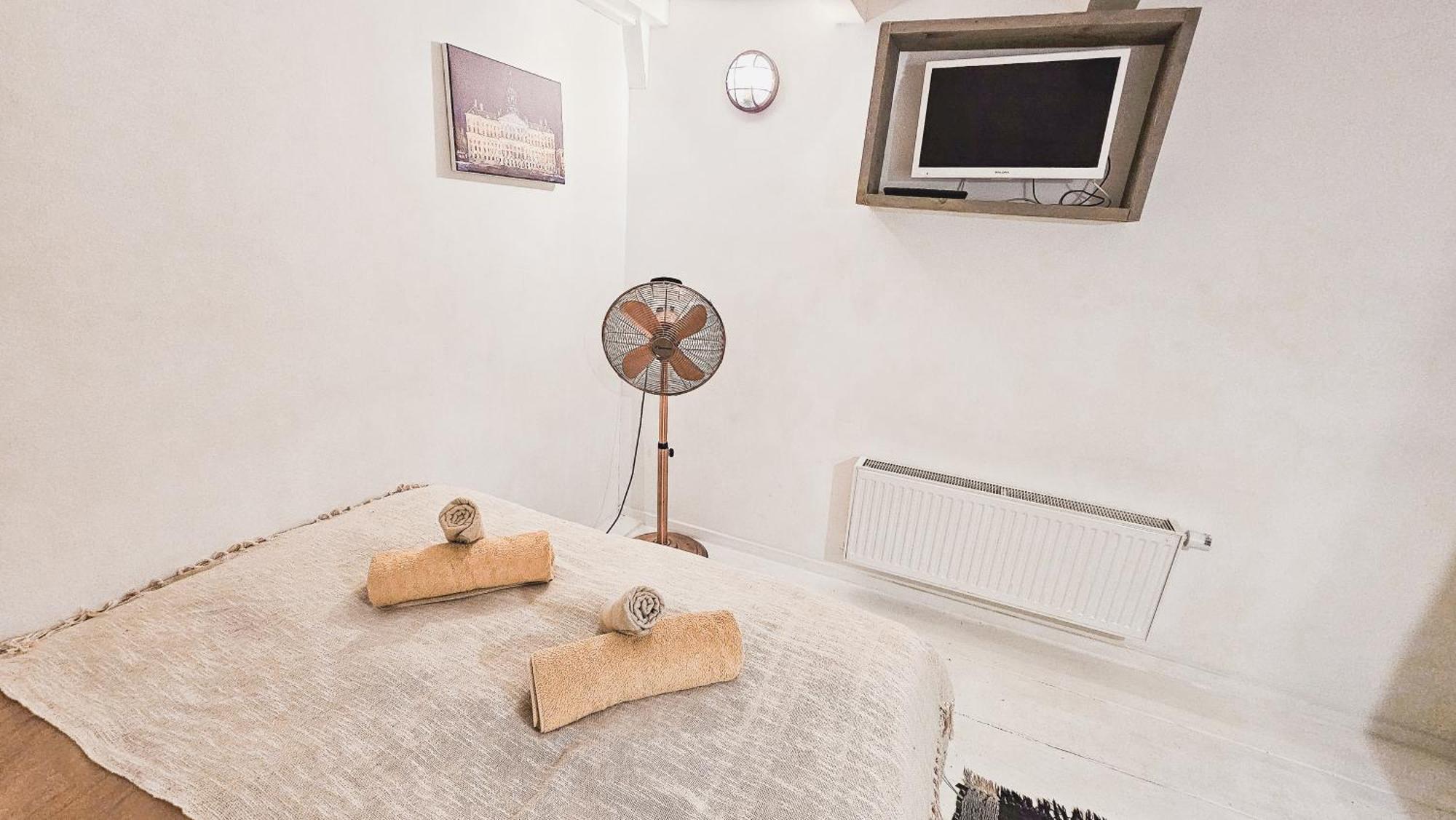 Two Bedroom Apartment In Historic Canalhouse From 1618 - City Centre Amsterdam Exterior photo