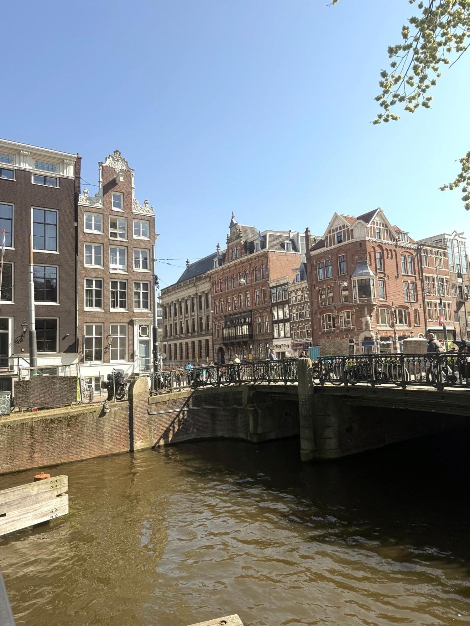 Two Bedroom Apartment In Historic Canalhouse From 1618 - City Centre Amsterdam Exterior photo